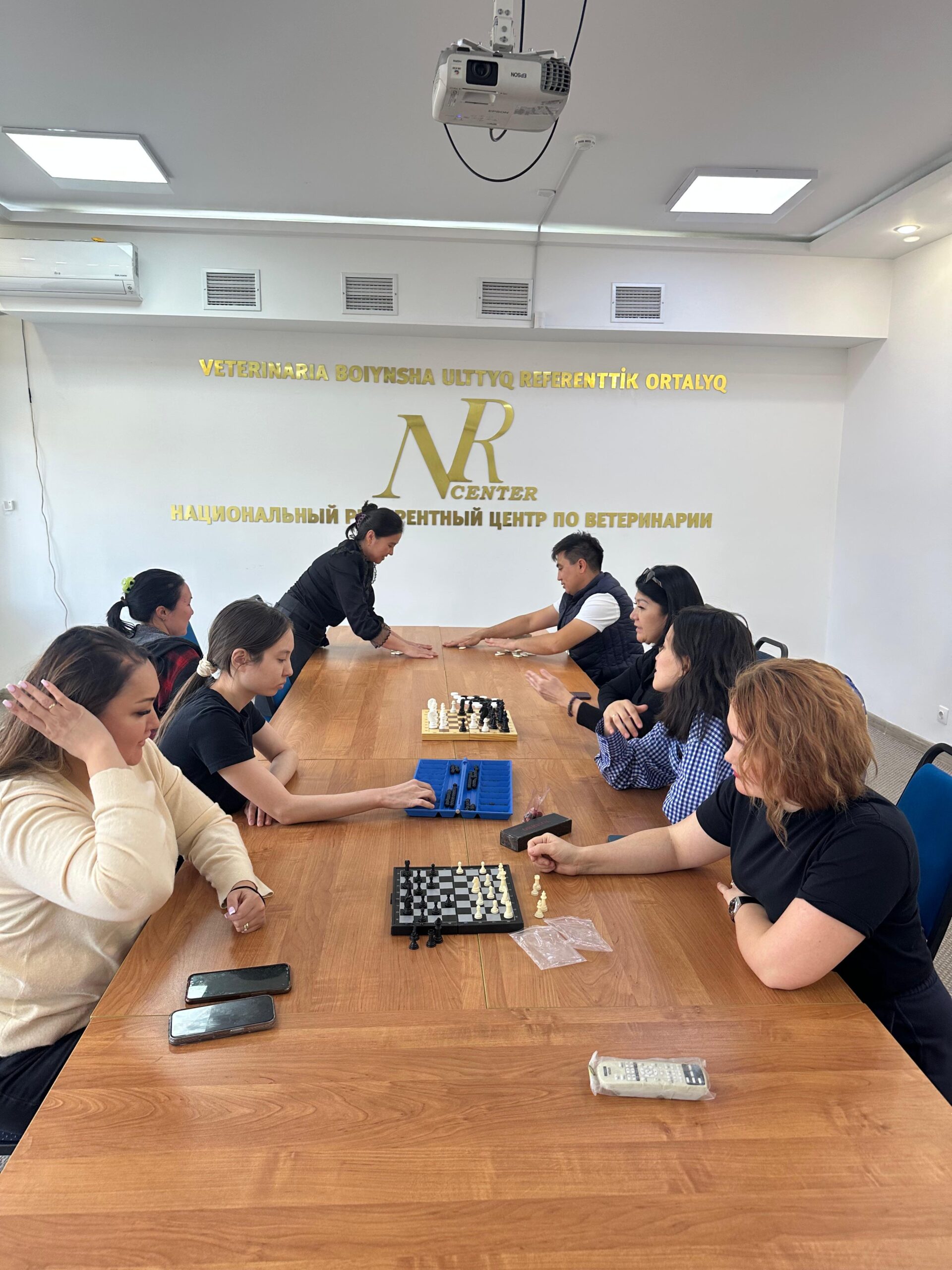 Бас директор М.Бердіқұлов «Ветеринария бойынша ұлттық референттік орталық» РМК ұжымын Республика күнімен құттықтады